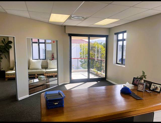 234M² OFFICE TO LET IN WESTLAKE